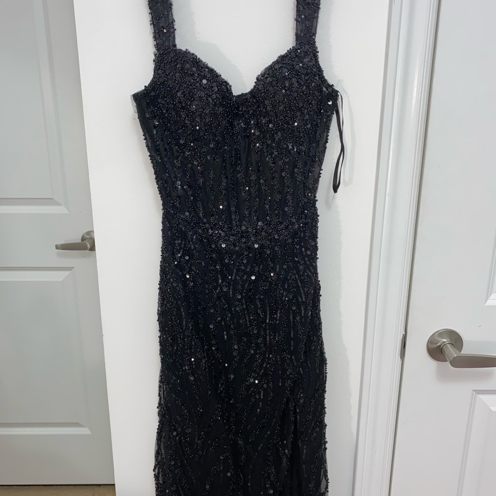 Elegant Black Beaded Evening Dress - Picture 1 of 5